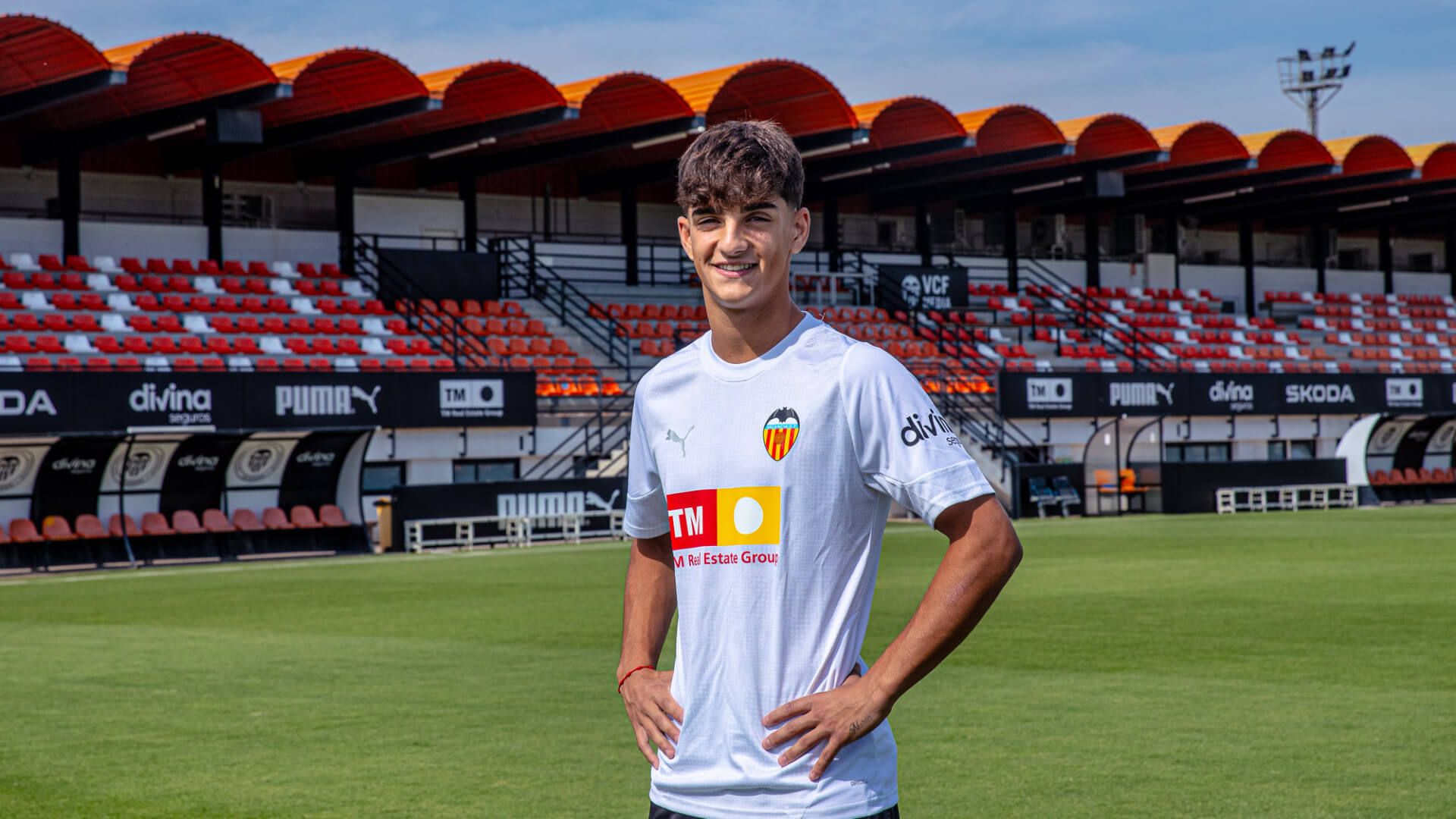  Víctor Fernández jugará en el Valencia CF