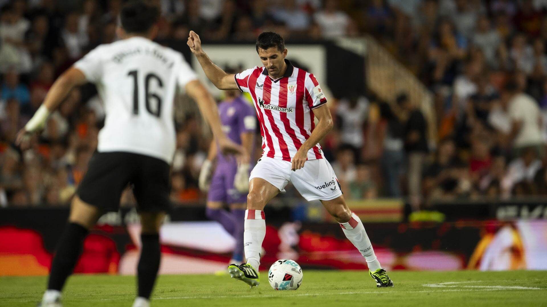  El central Dani Vivian la juega en Mestalla ante el Valencia CF.