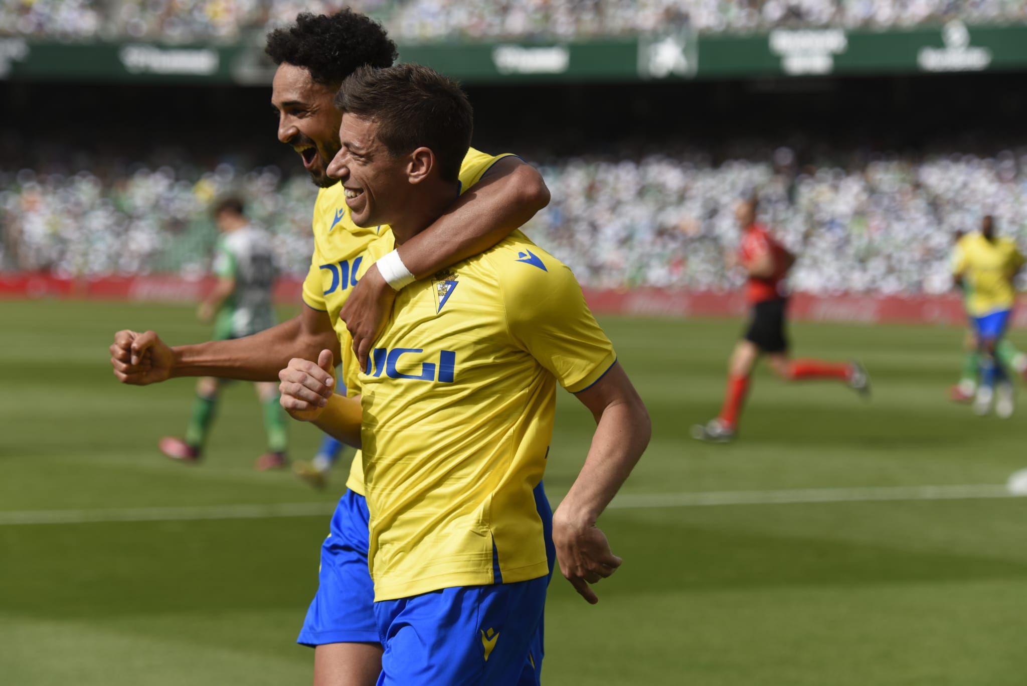 Celebración del gol de Alcaraz en el Betis - Cádiz (Foto: Kiko Hurtado).