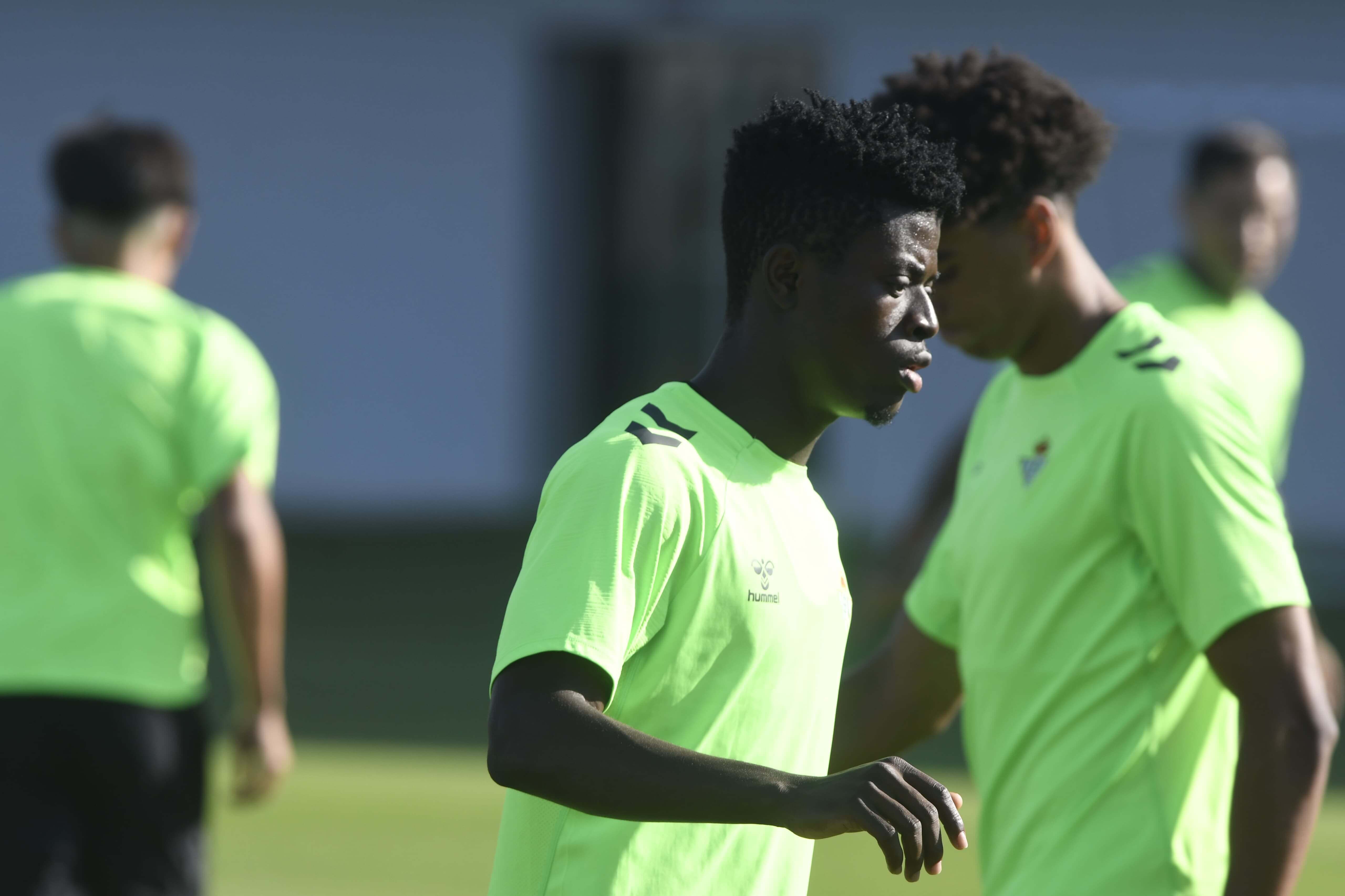  Kwame Sosu, con el primer equipo