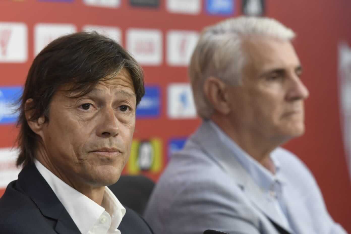  Antonio Cordón, junto a Matías Almeyda, en su presentación como técnico sevillista.