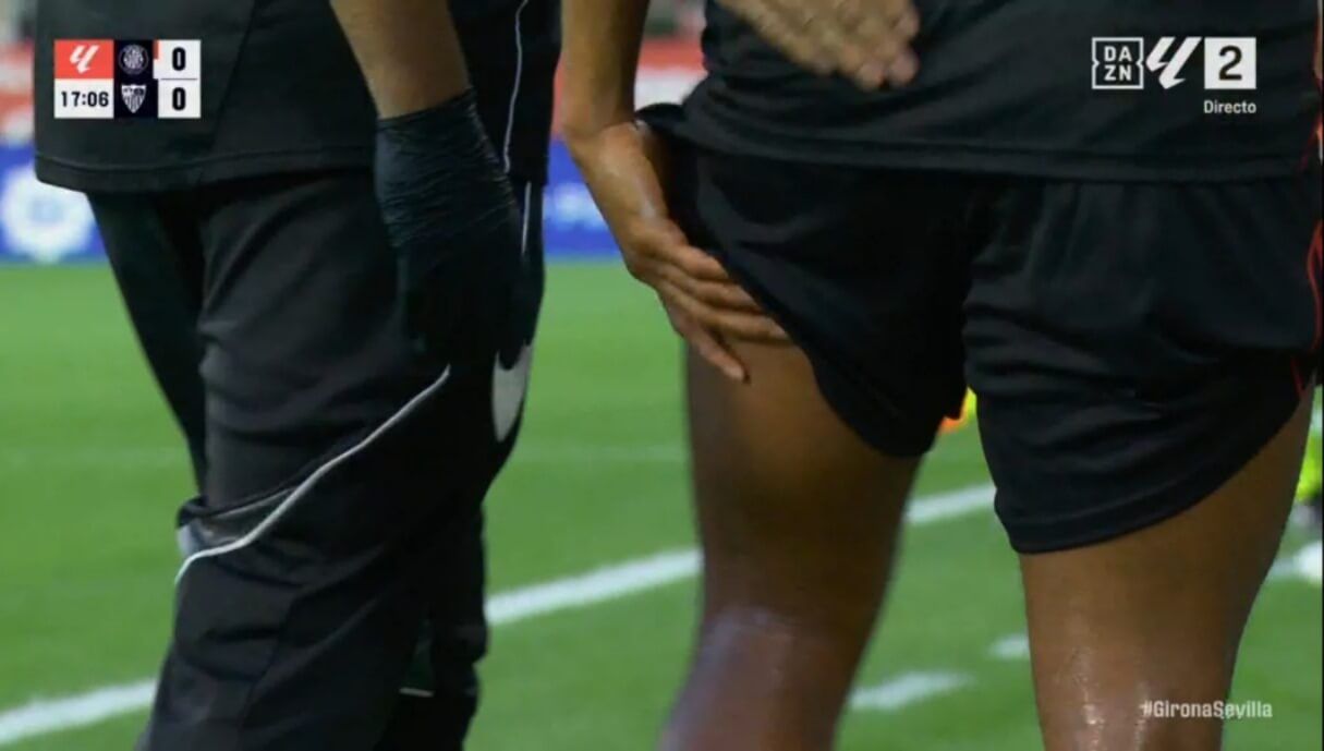 El momento de la lesión de Ejuke contra el Girona.