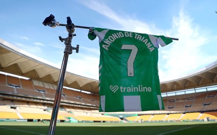  Oficial, Antony regresa al Betis.