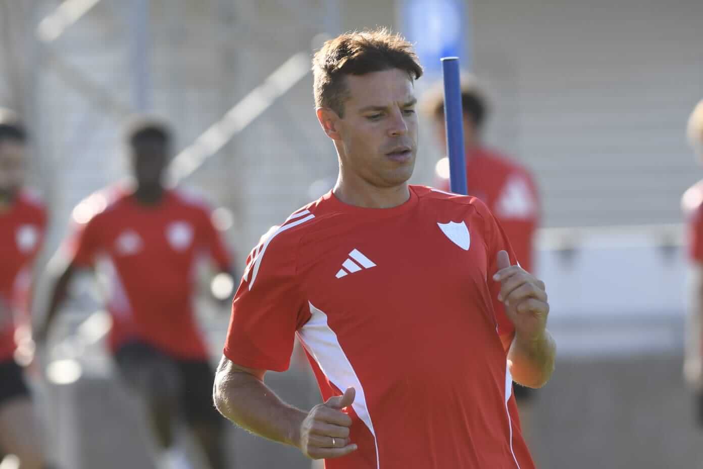  César Azpilicueta se ejercita con el Sevilla.