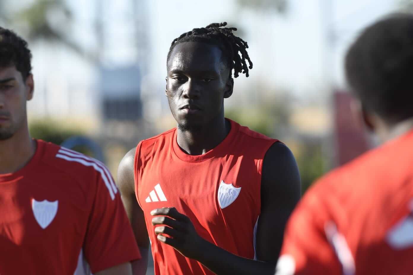  Batista Mendy se ejercita con el Sevilla.