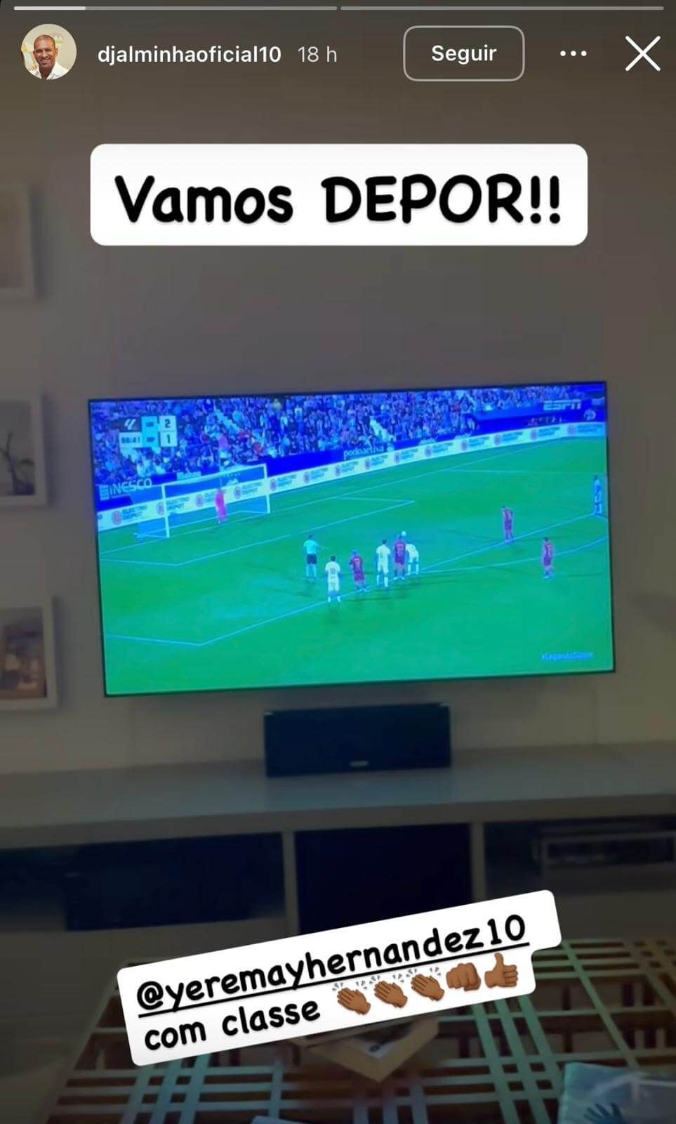  Djalminha se rinde a Yeremay Hernández.