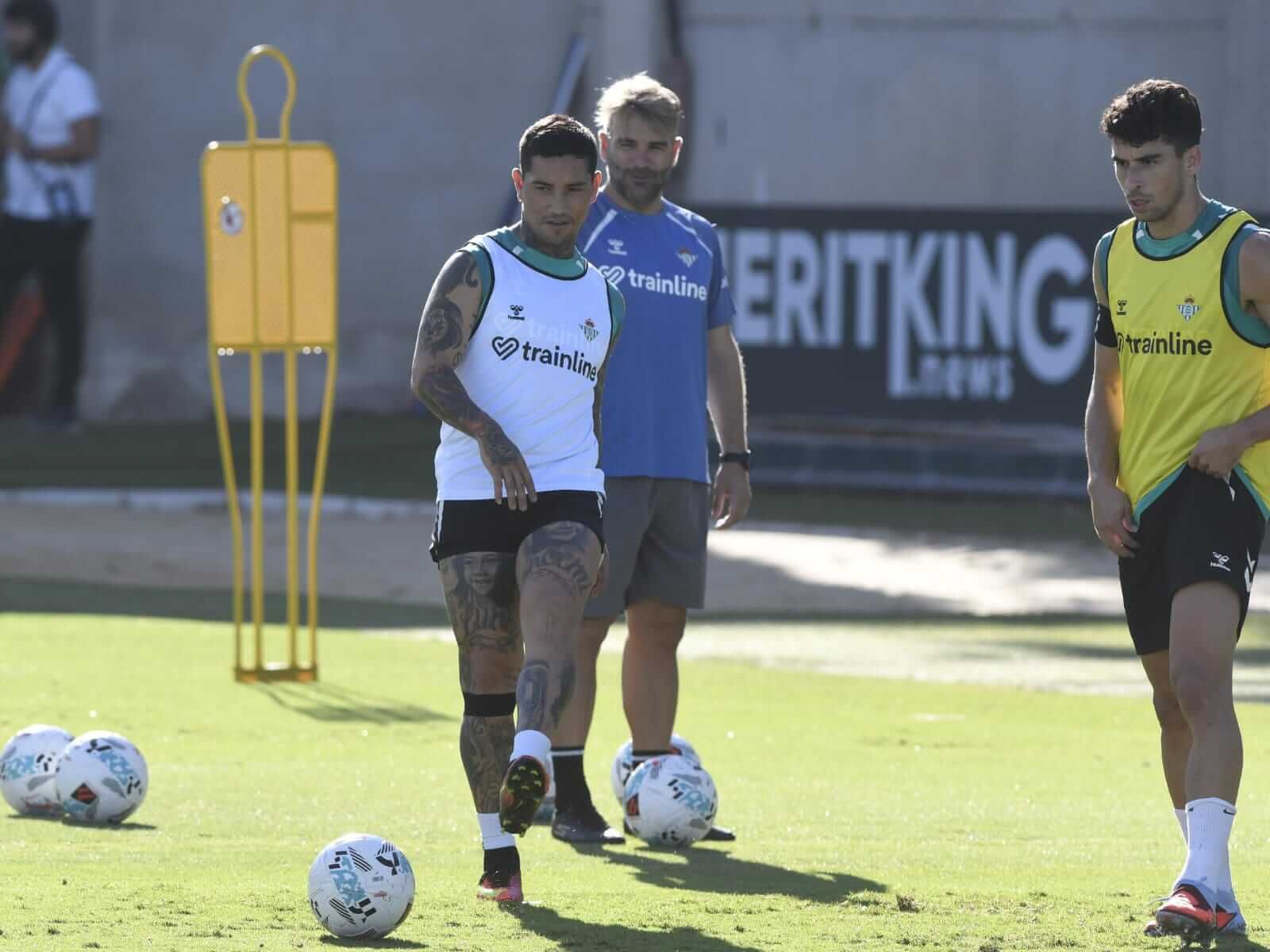 Chimy Ávila, en el entrenamiento del Betis