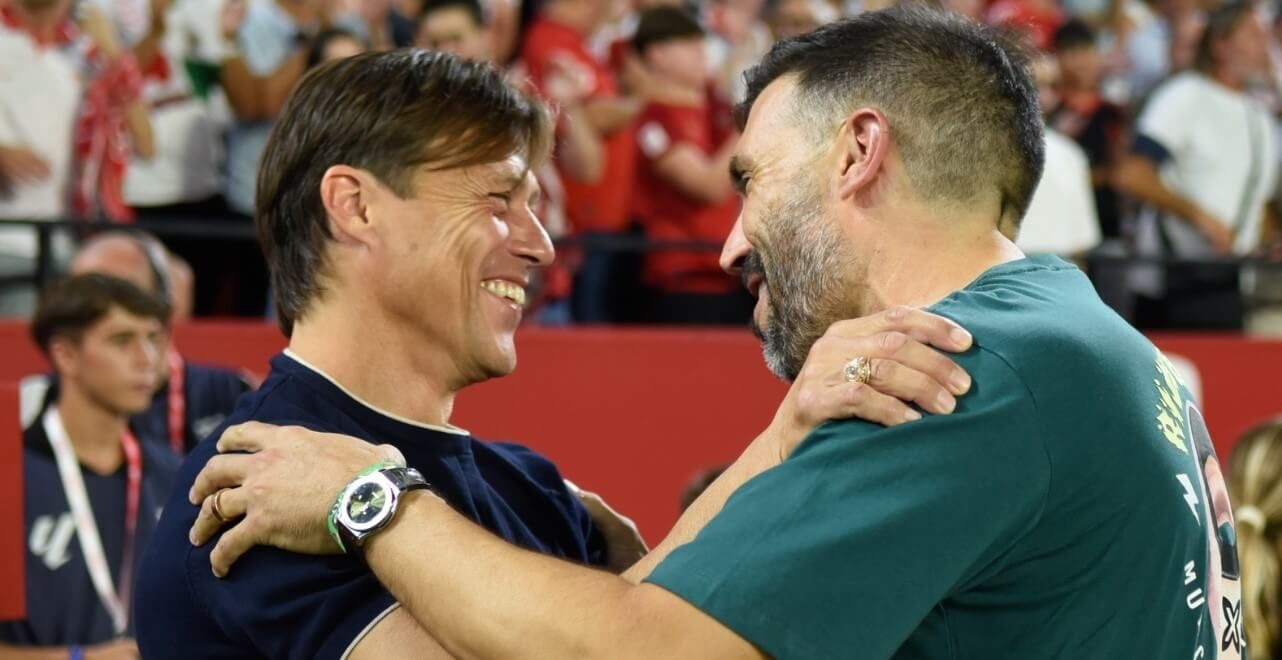  Matías Almeyda y Éder Sarabia, en el Sevilla - Elche.