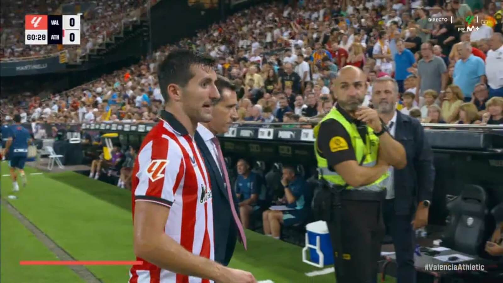  Dani Vivian protesta tras ser expulsado en Mestalla (Movistar).