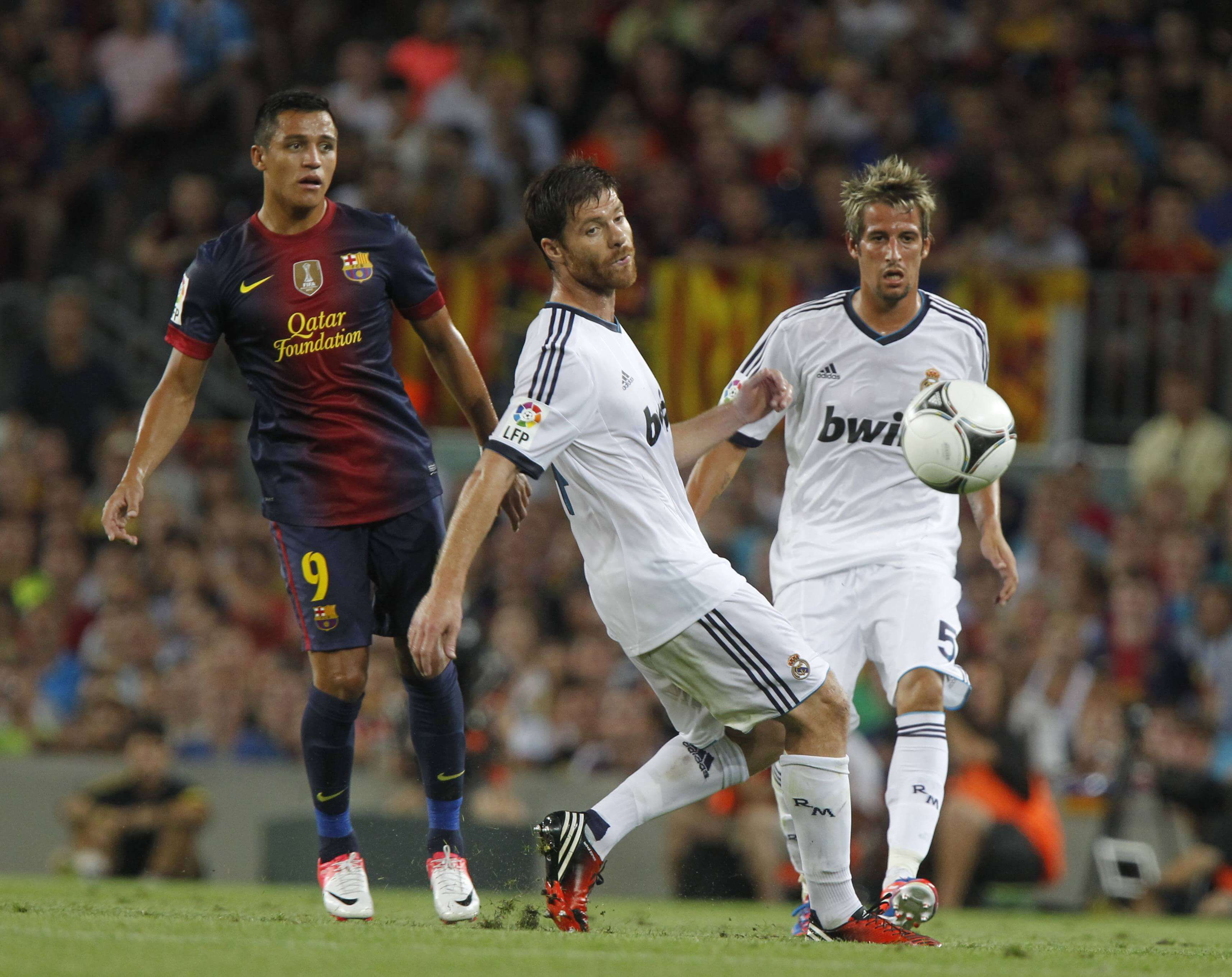 Xabi Alonso y Fabio Coentrao en un Clásico