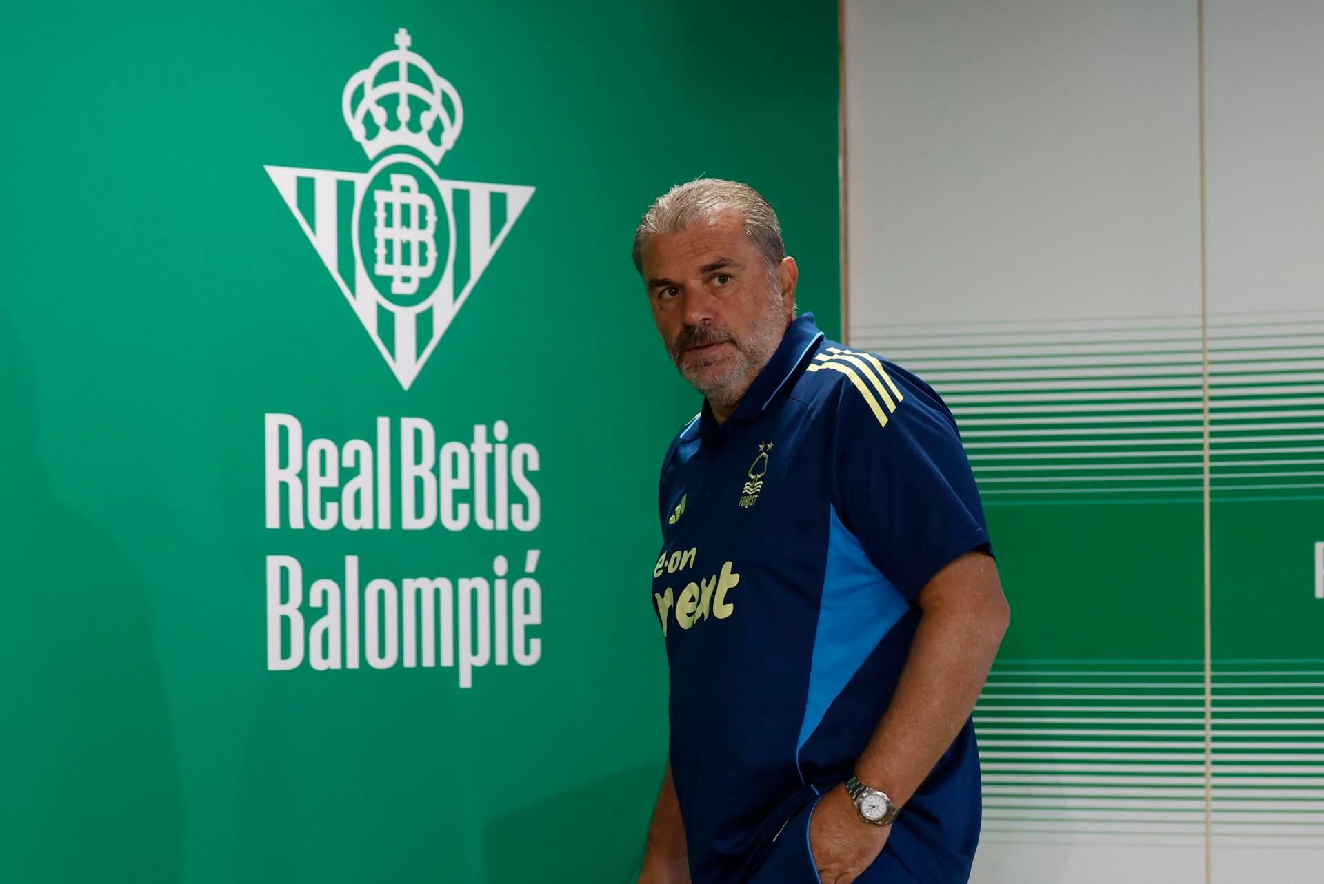  Ange Postecoglou, entrenador del Forest, en la previa ante el Betis.