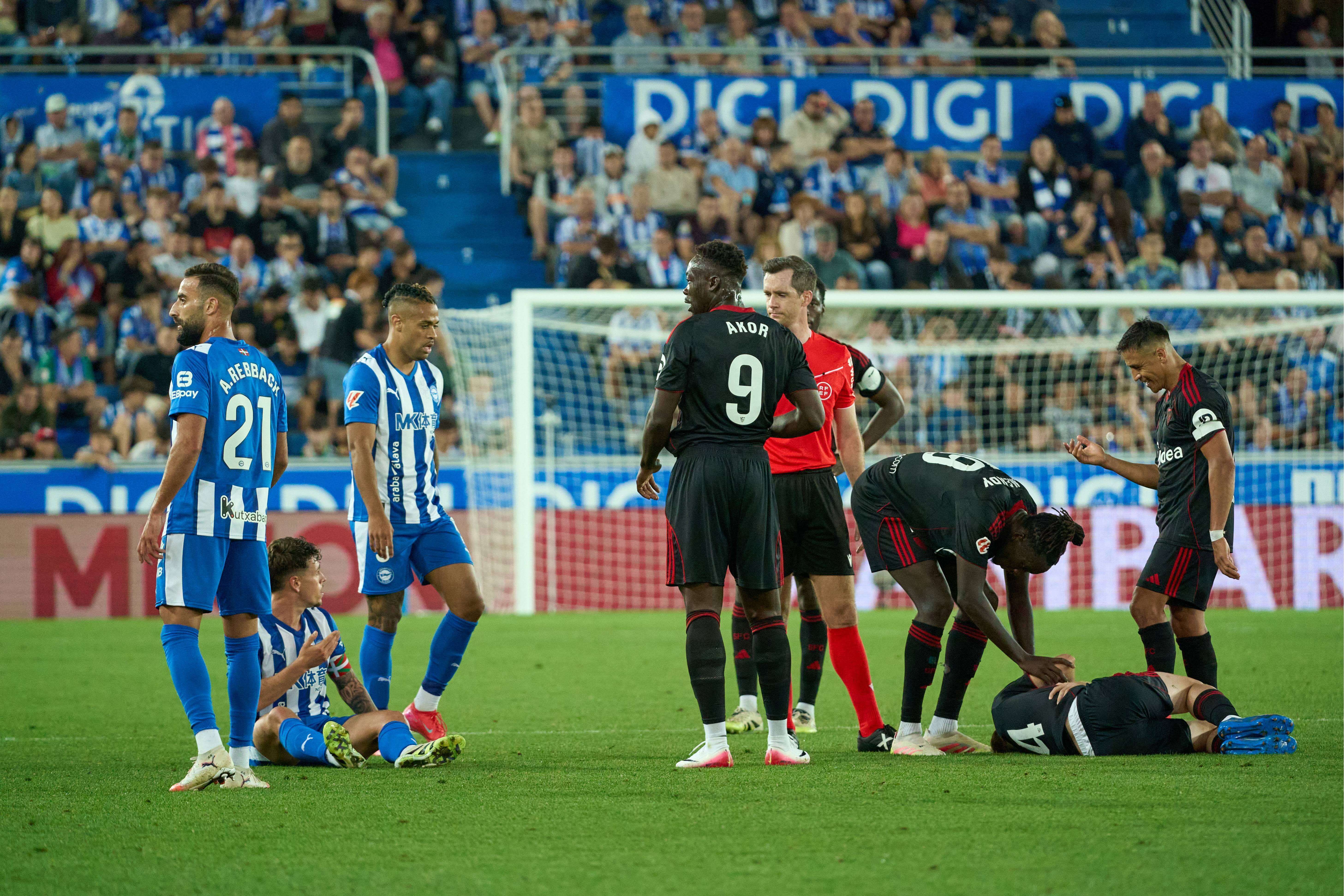 Akor Adams, ante el Alavés.