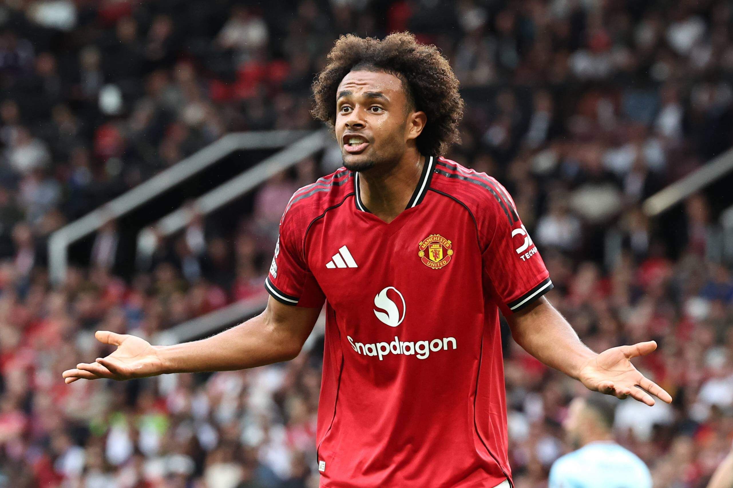 Joshua Zirkzee, durante un partido con el Manchester United.
