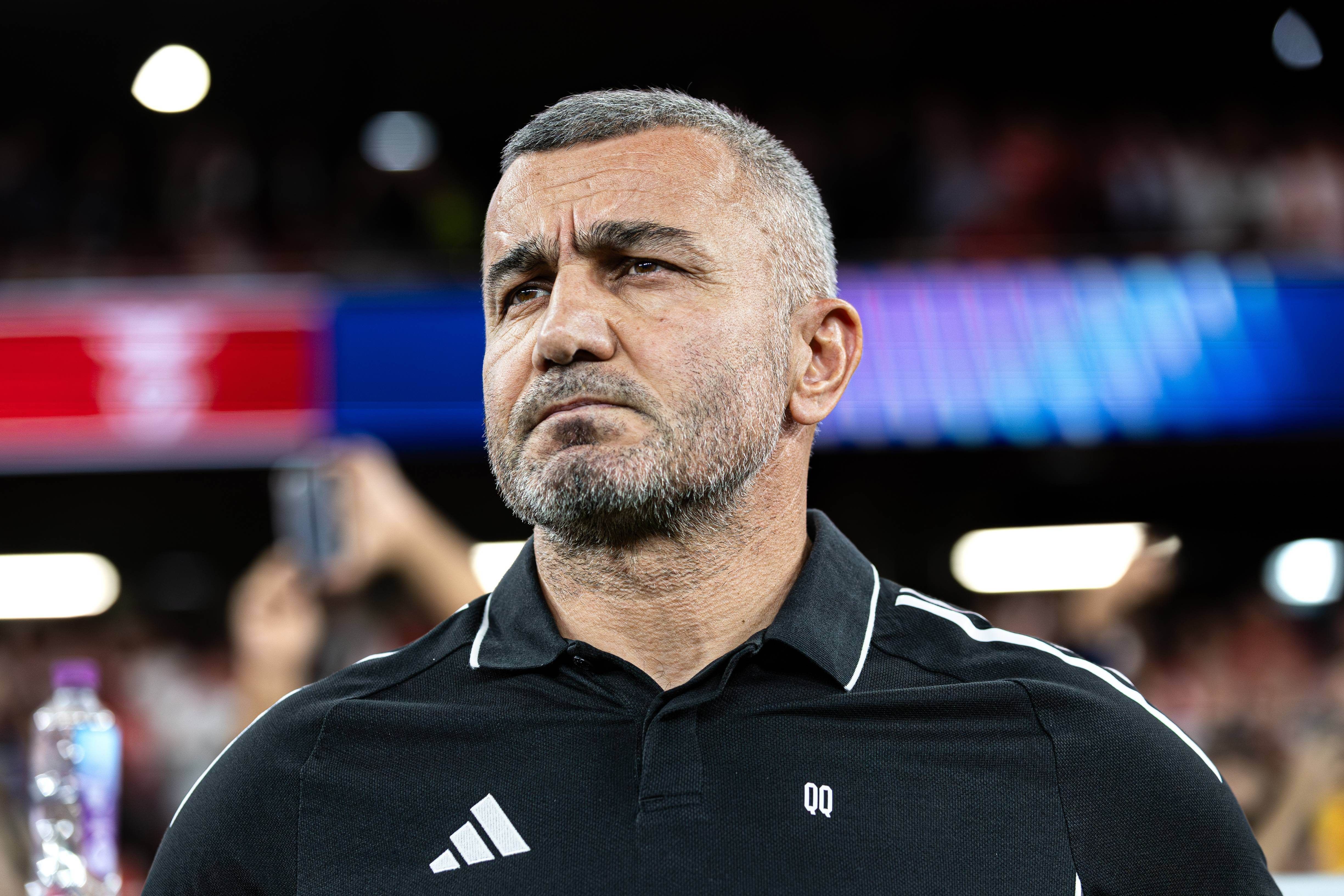  Gurban Gurbanov dirige un encuentro del Qarabag.