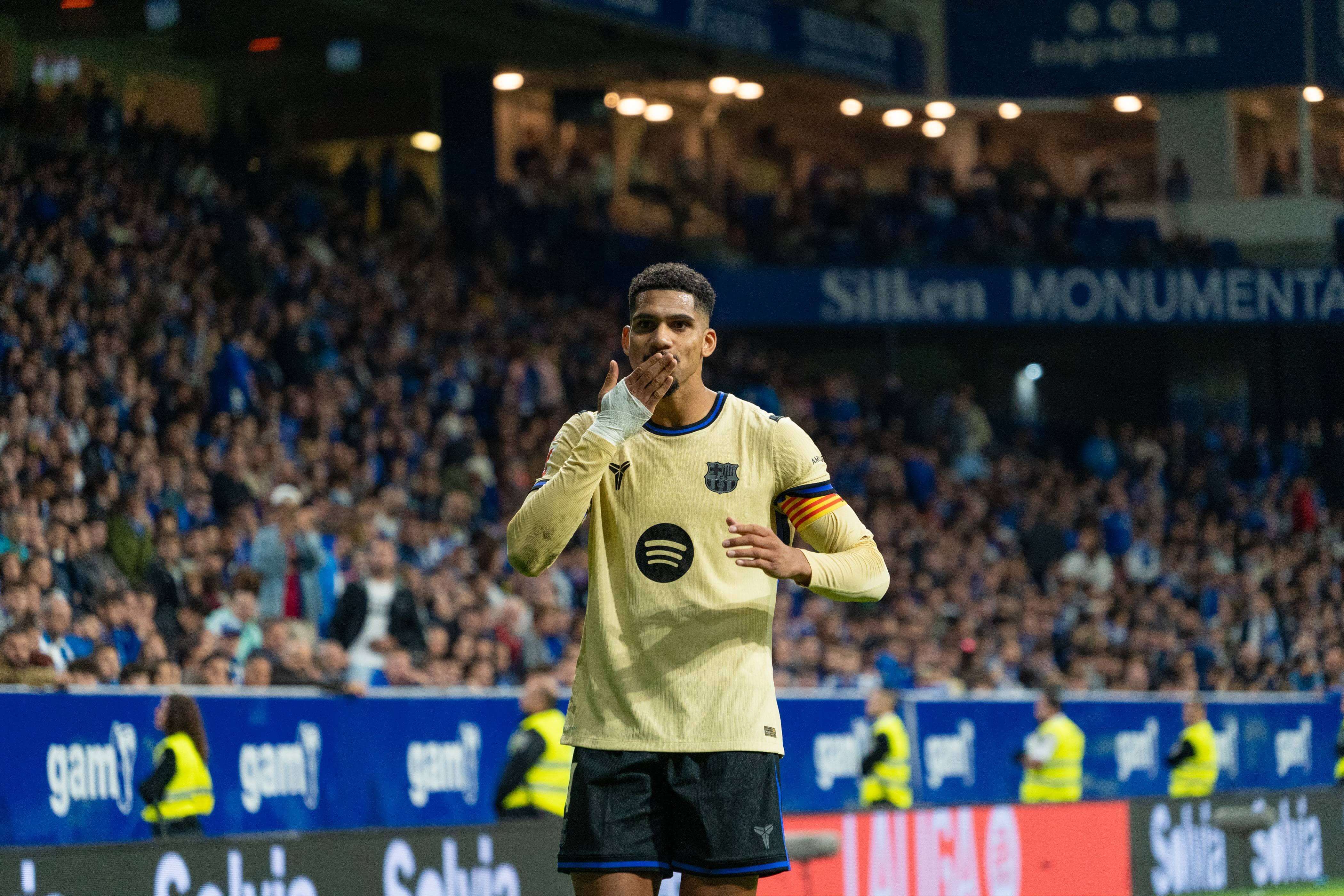  Araujo y su celebración para Gavi (Cordon Press)