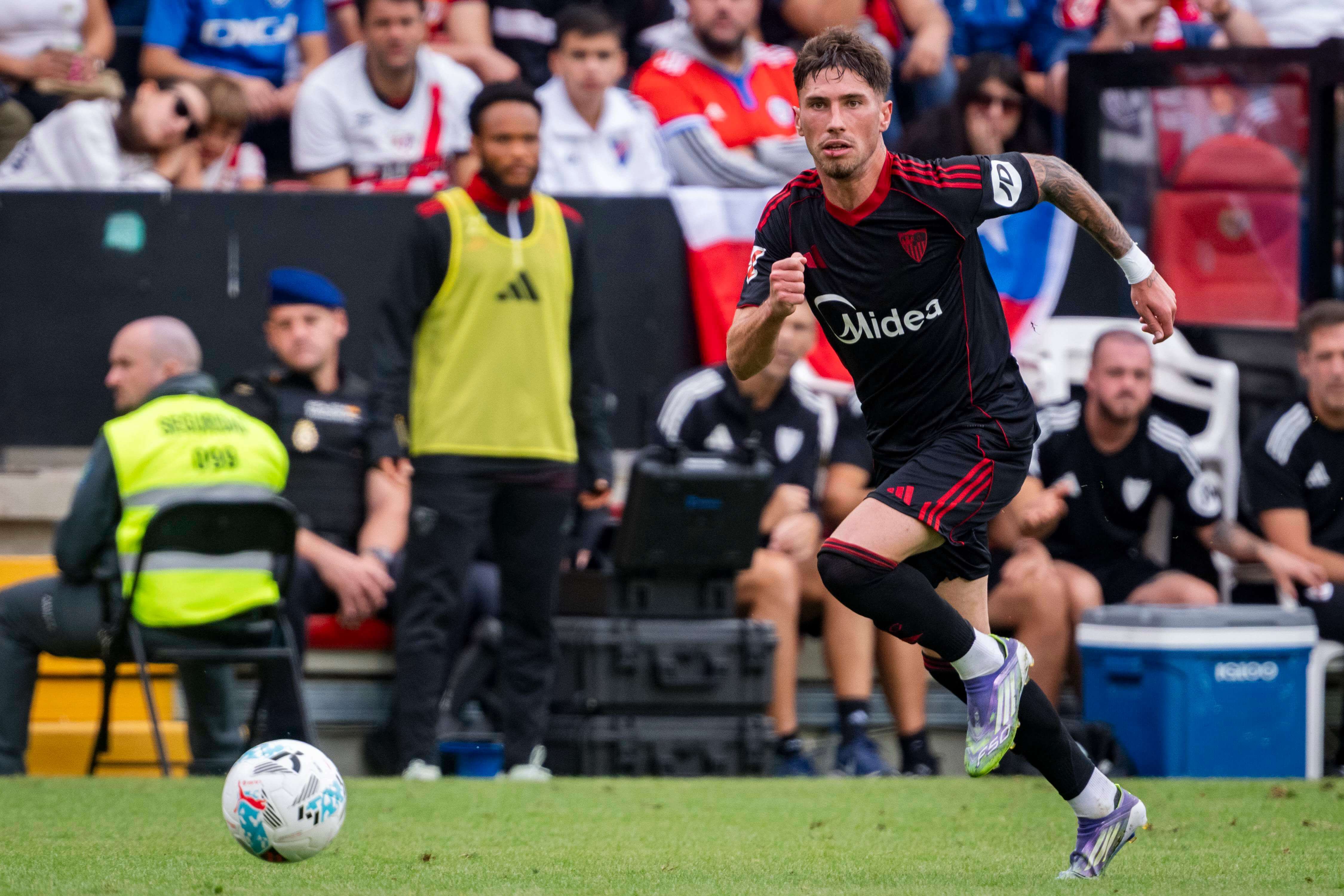 José Ángel Carmona, ante el Rayo Vallecano.