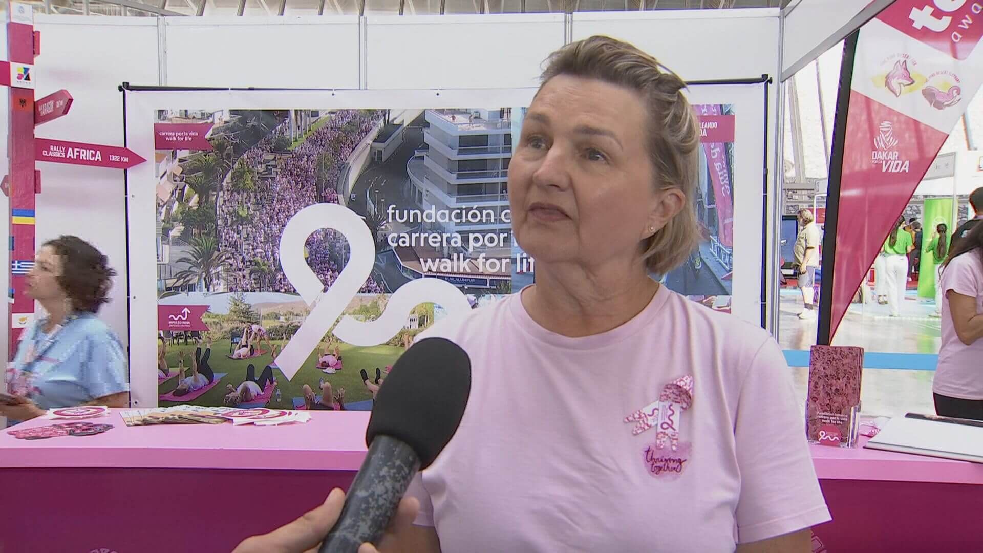 Brigitte Gypen, presidenta de Carrera por la Vida, atiende a ElDesmarque desde ExpoDeca