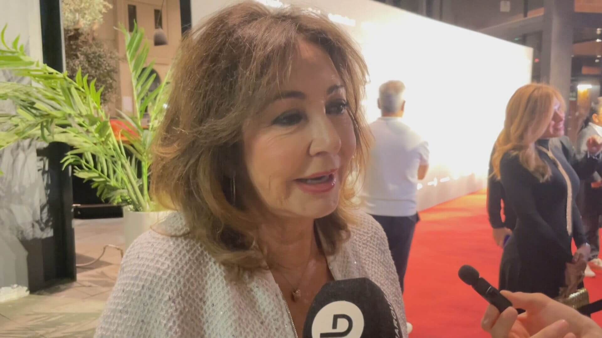  Ana Rosa Quintana atiende a ElDesamrque