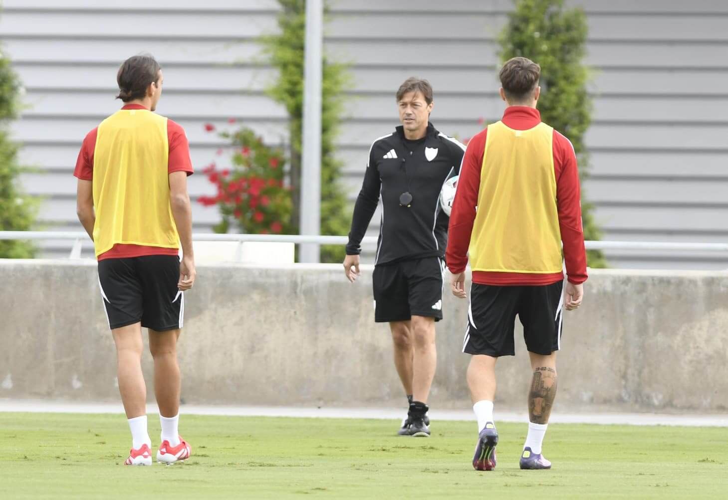 El rondo de Matías Almeyda con jugadores del Sevilla C.