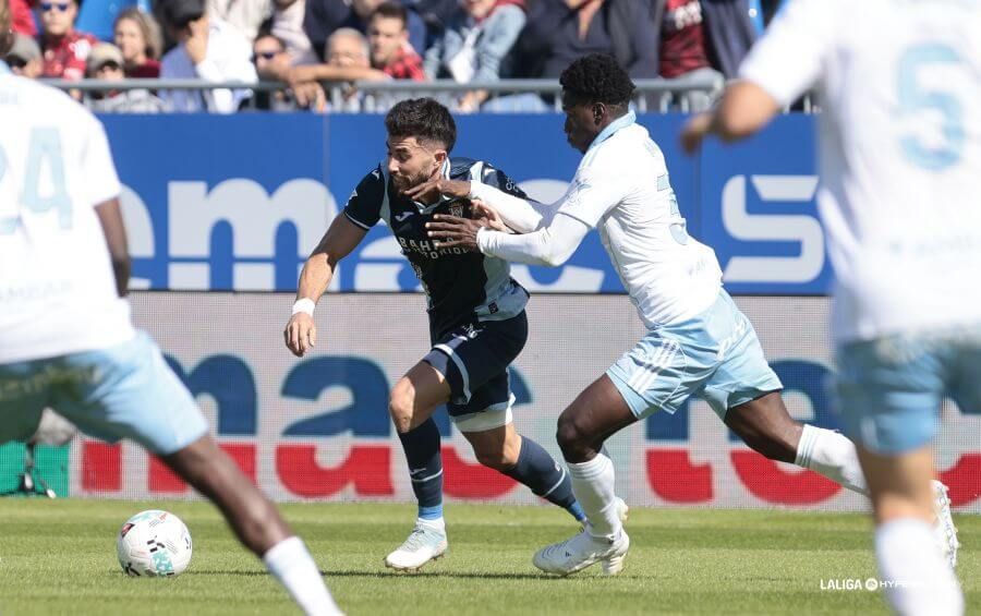  Saidu, en una jugada del Real Zaragoza-Córdoba (FOTO: LALIGA).