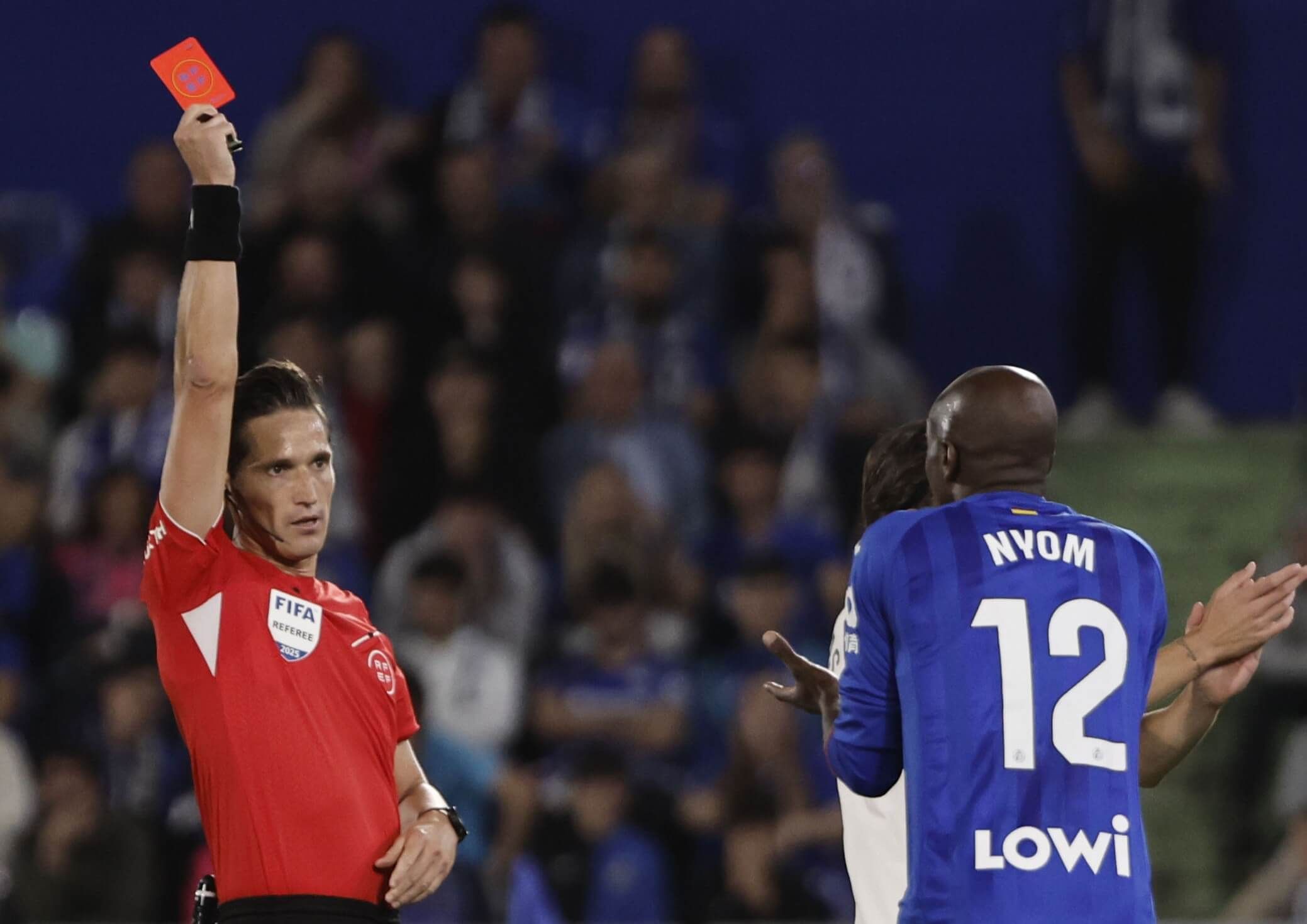 Munuera Montero expulsa a Allan Nyom