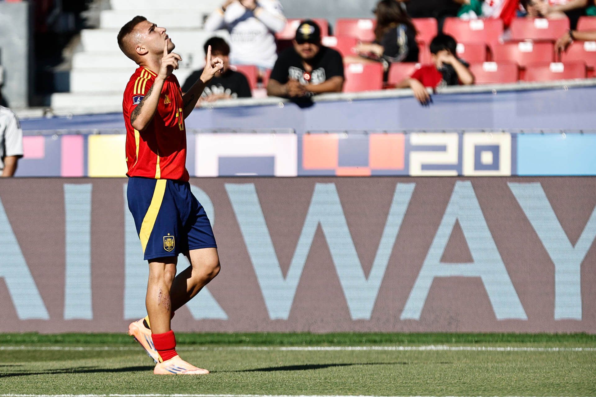  Pablo García celebra su gol ante México