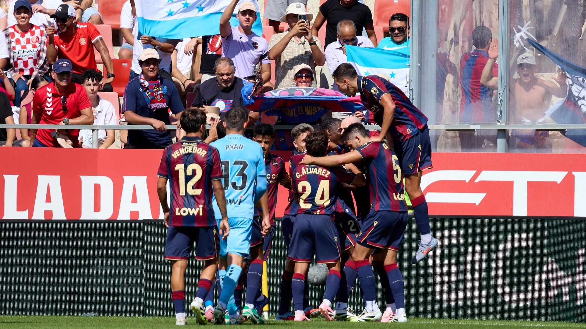  Celebración de un gol en el Girona - Levante.