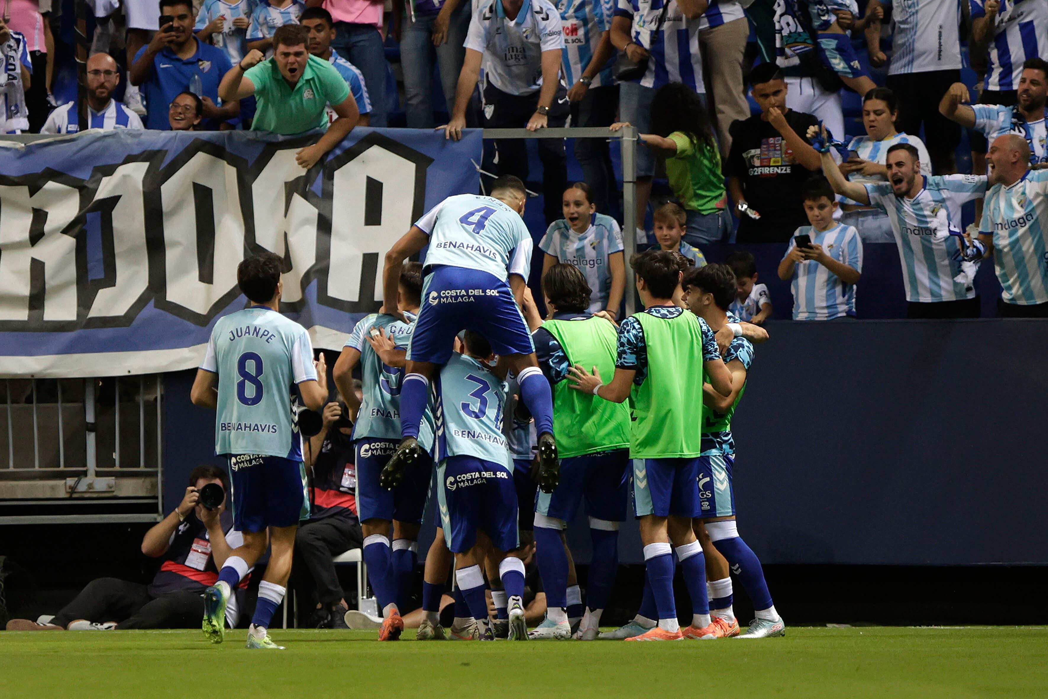 Celebración del gol de Rafa Rodríguez en el Málaga - Dépor.