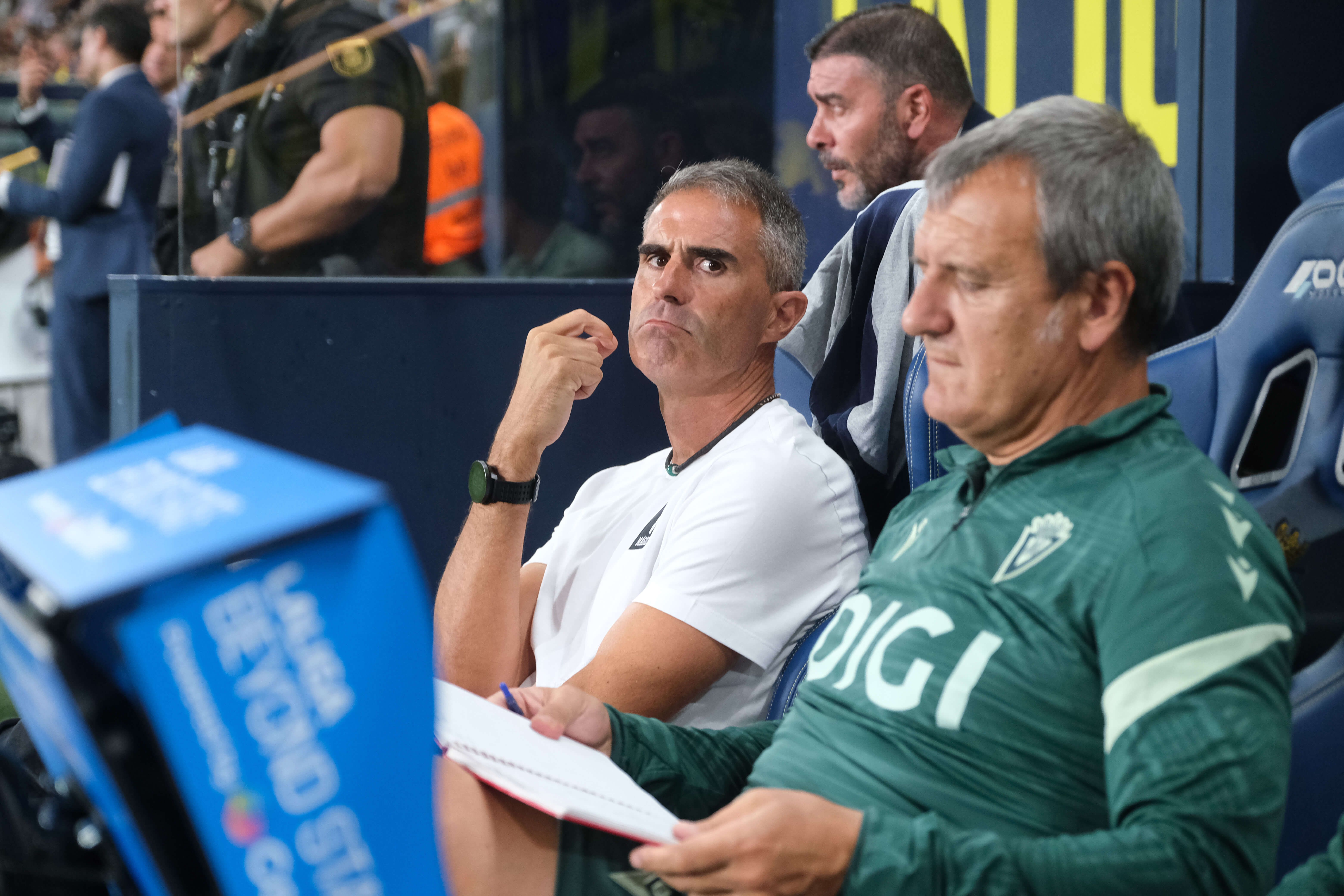  Gaizka Garitano, descontento en el Cádiz - Burgos.