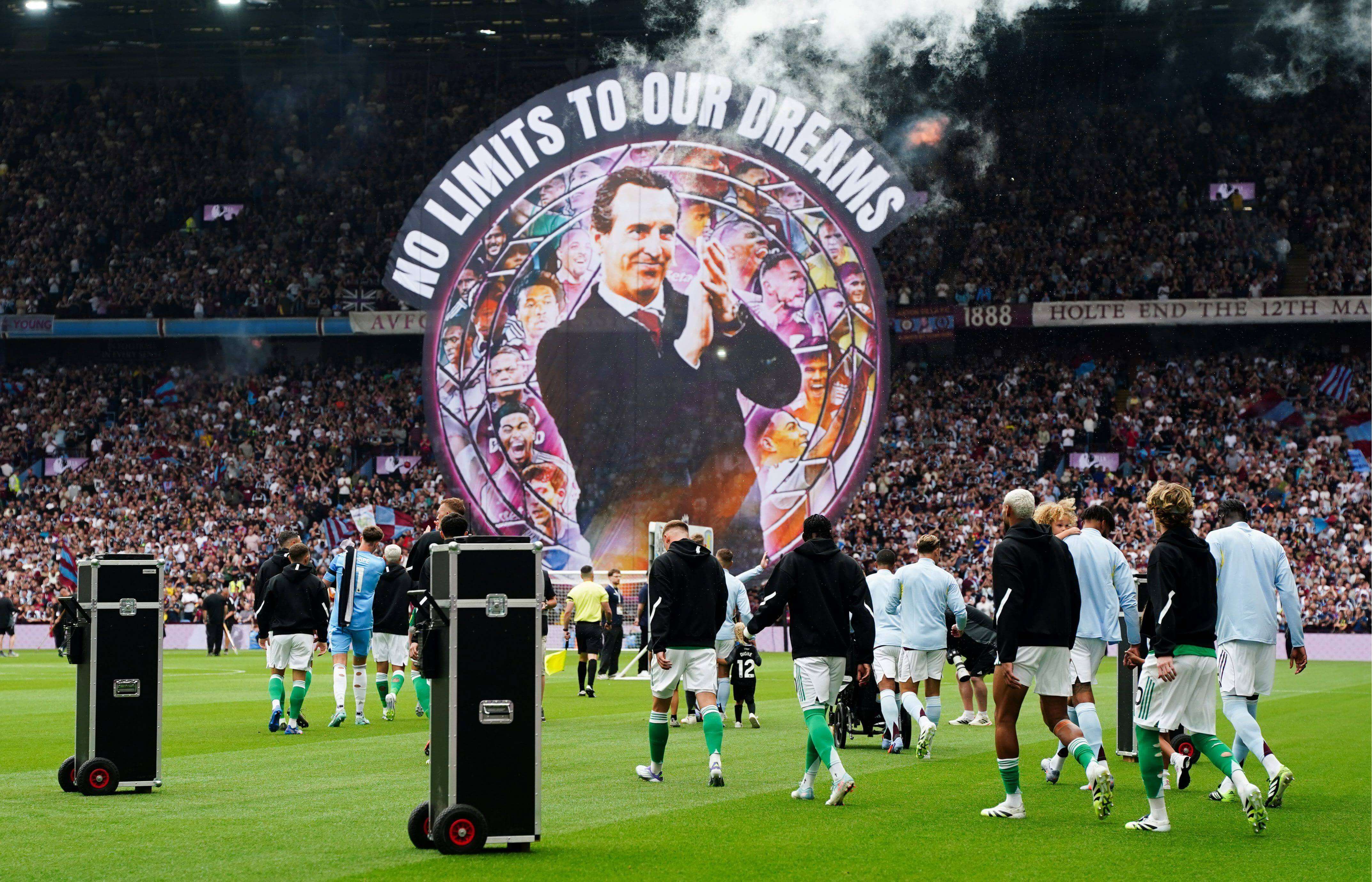  El apoyo de la afición del Aston Villa a Unai Emery (Cordon Press)