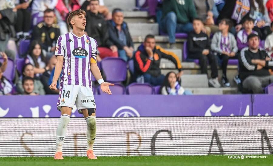  Alejo se lamenta ante la Cultural.