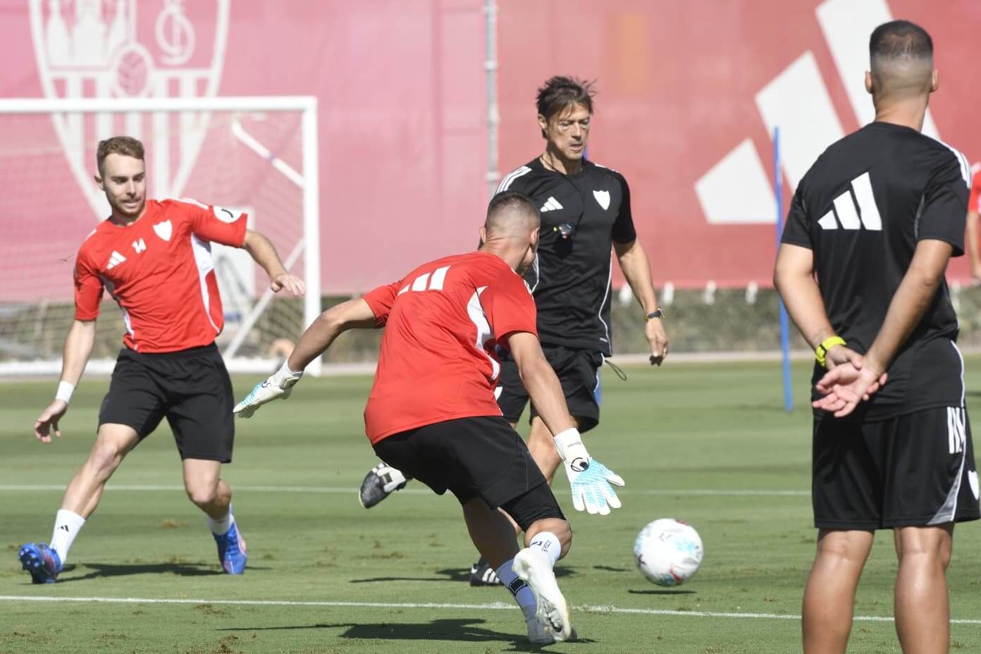  Matías Almeyda, en el entrenamiento de este viernes.