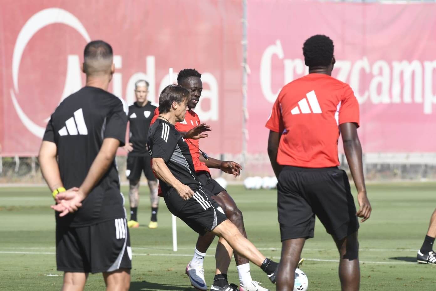  Matías Almeyda, en el entrenamiento de este viernes.