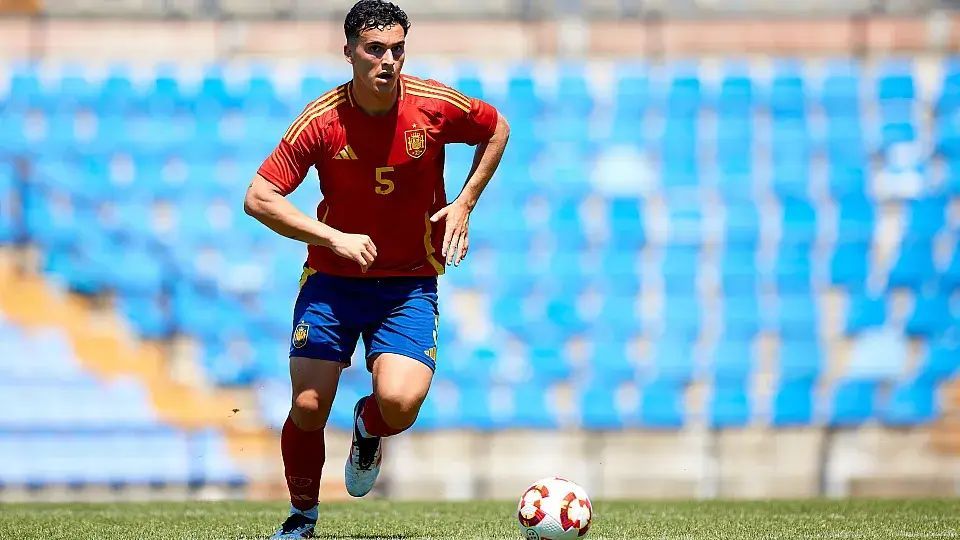  Álvaro Cortés, en un partido con las categorías inferiores de España.