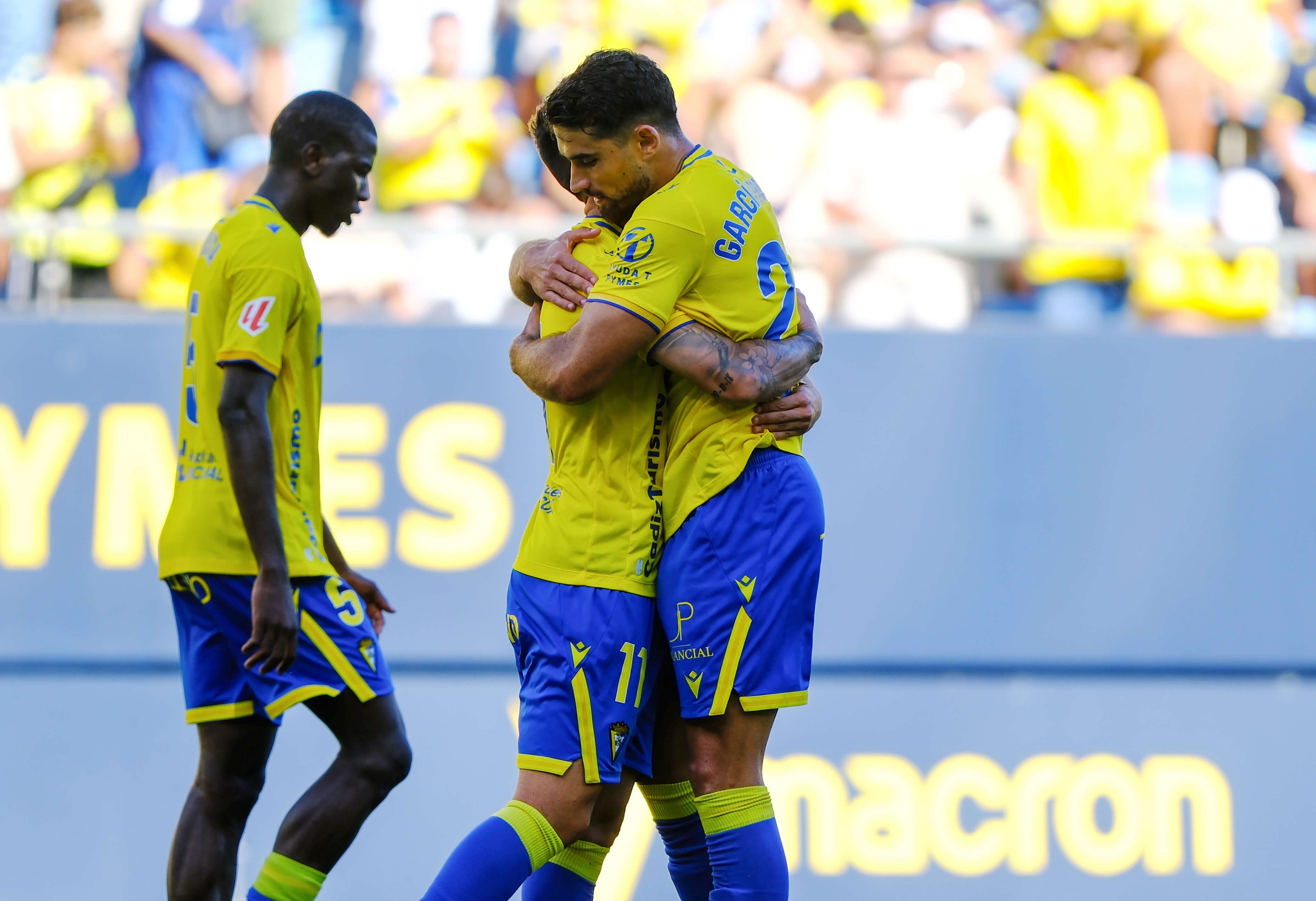 Álvaro García Pascual celebra un gol del Cádiz (Foto: LALIGA).