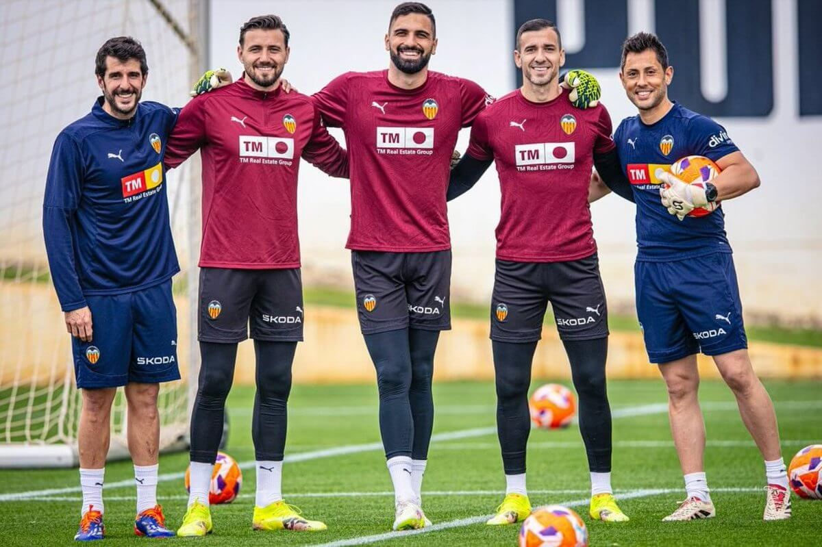  Andoni Ochotorena, izquierda, con los metas del año pasado