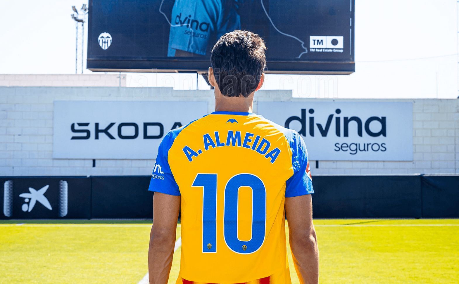  André Almeida renueva con el Valencia CF