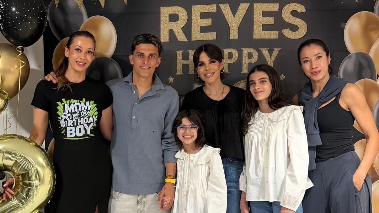La familia de José Antonio Reyes celebra el 18 cumpleaños del hijo mayor.