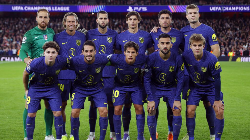 Los jugadores del Atlético antes del partido contra el Arsenal (Fuente: @Atleti)