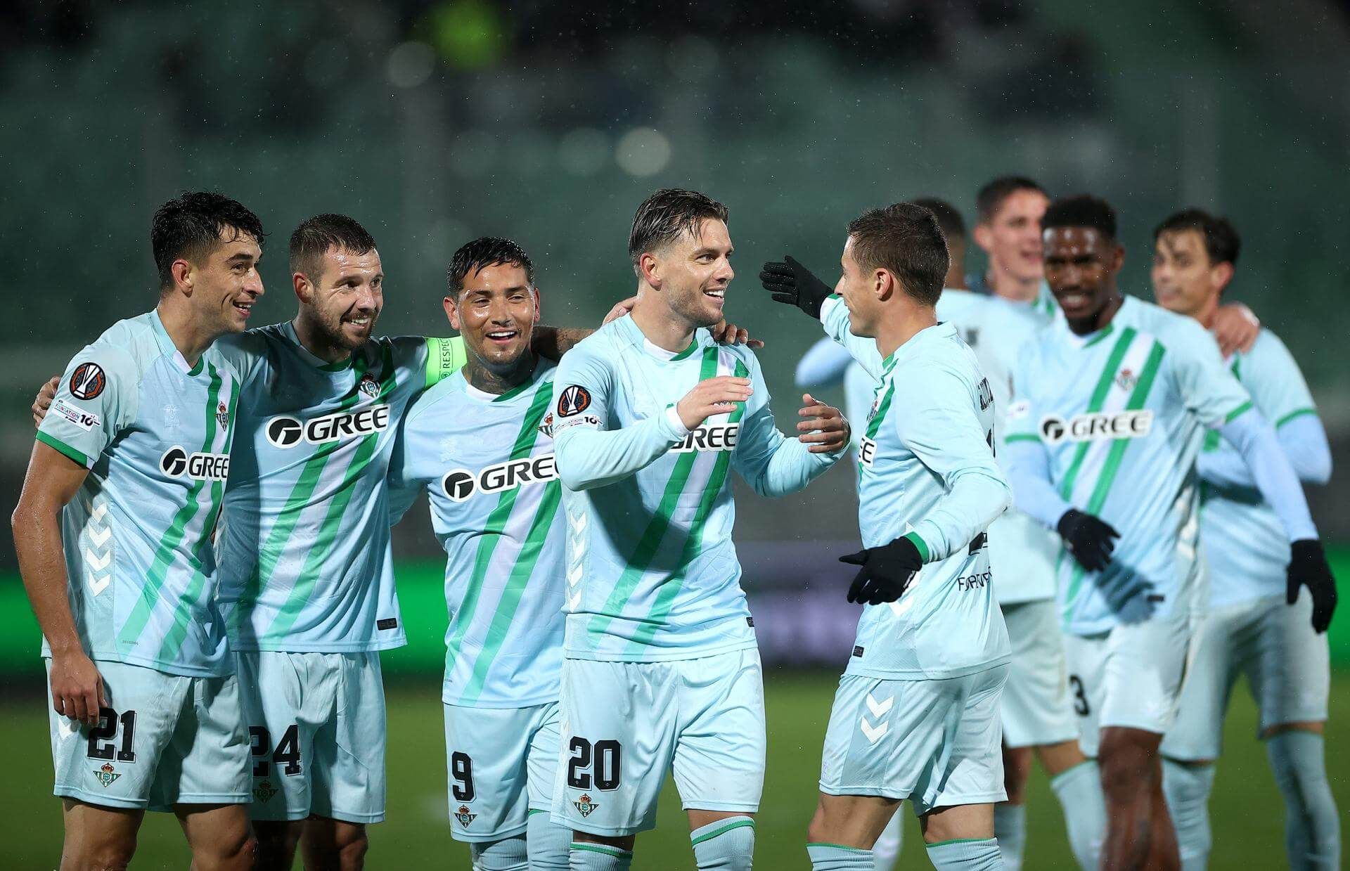 Los jugadores del Betis celebran el gol de Lo Celso al Ludogorets