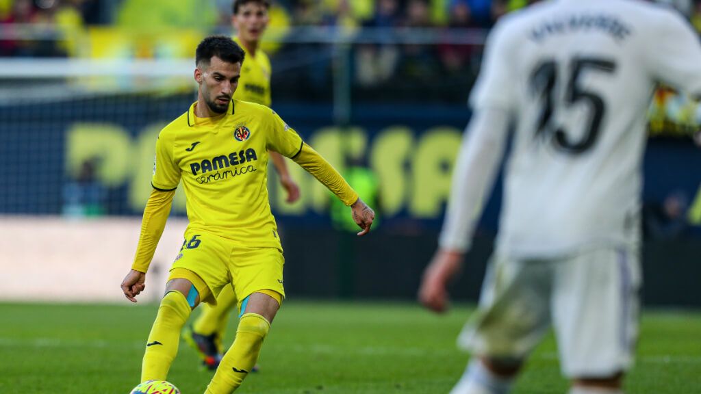  Álex Baena y Fede Valverde en un partido (Europa Press)