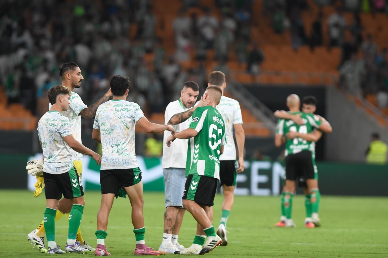  Aitor Ruibal se dirige a Pablo García tras su fallo.