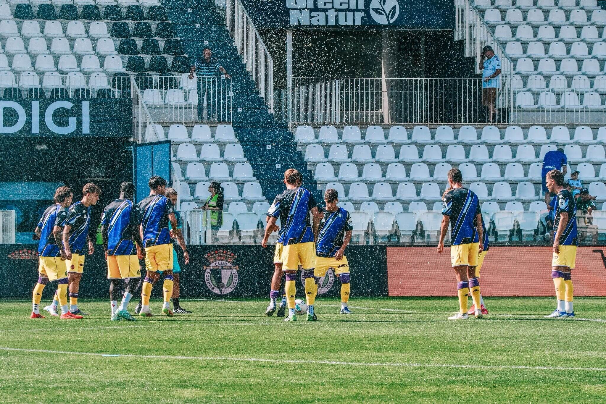  Calentamiento del Real Valladolid en Burgos.