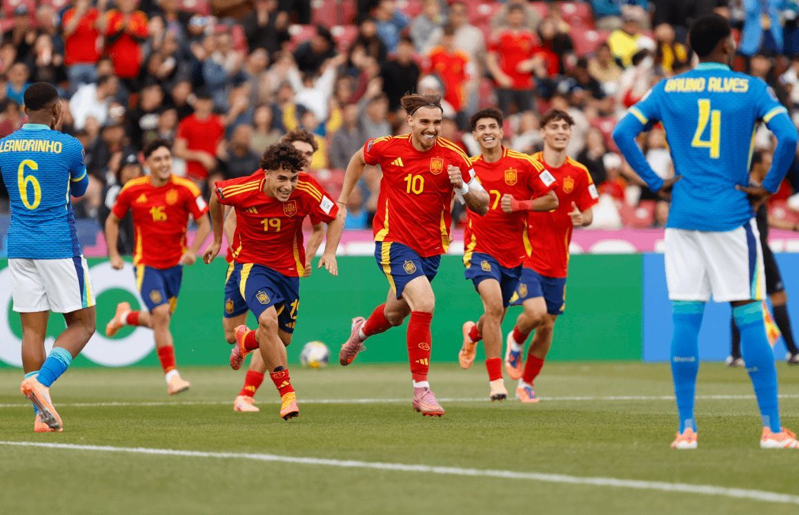 Iker Bravo celebra su gol en el España-Brasil sub 20 (FOTO: SeFutbol).