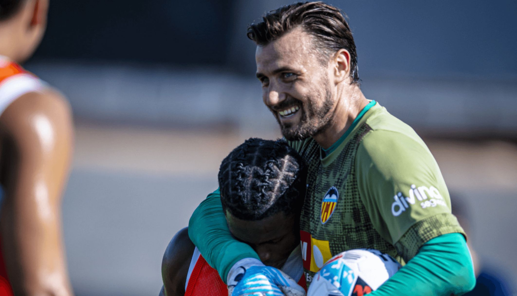  Dimitrievski en el entrenamiento del Valencia CF