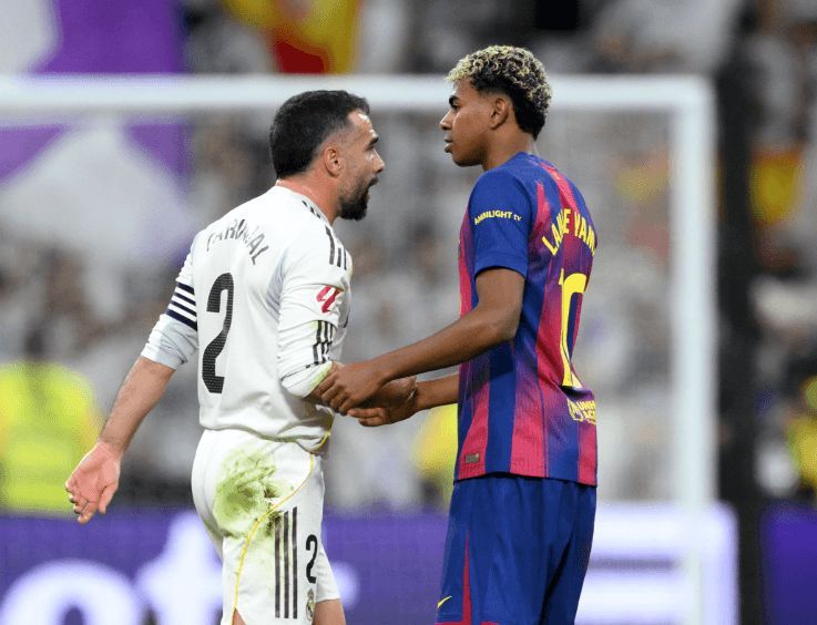  Dani Carvajal y Lamine Yamal en el Clásico