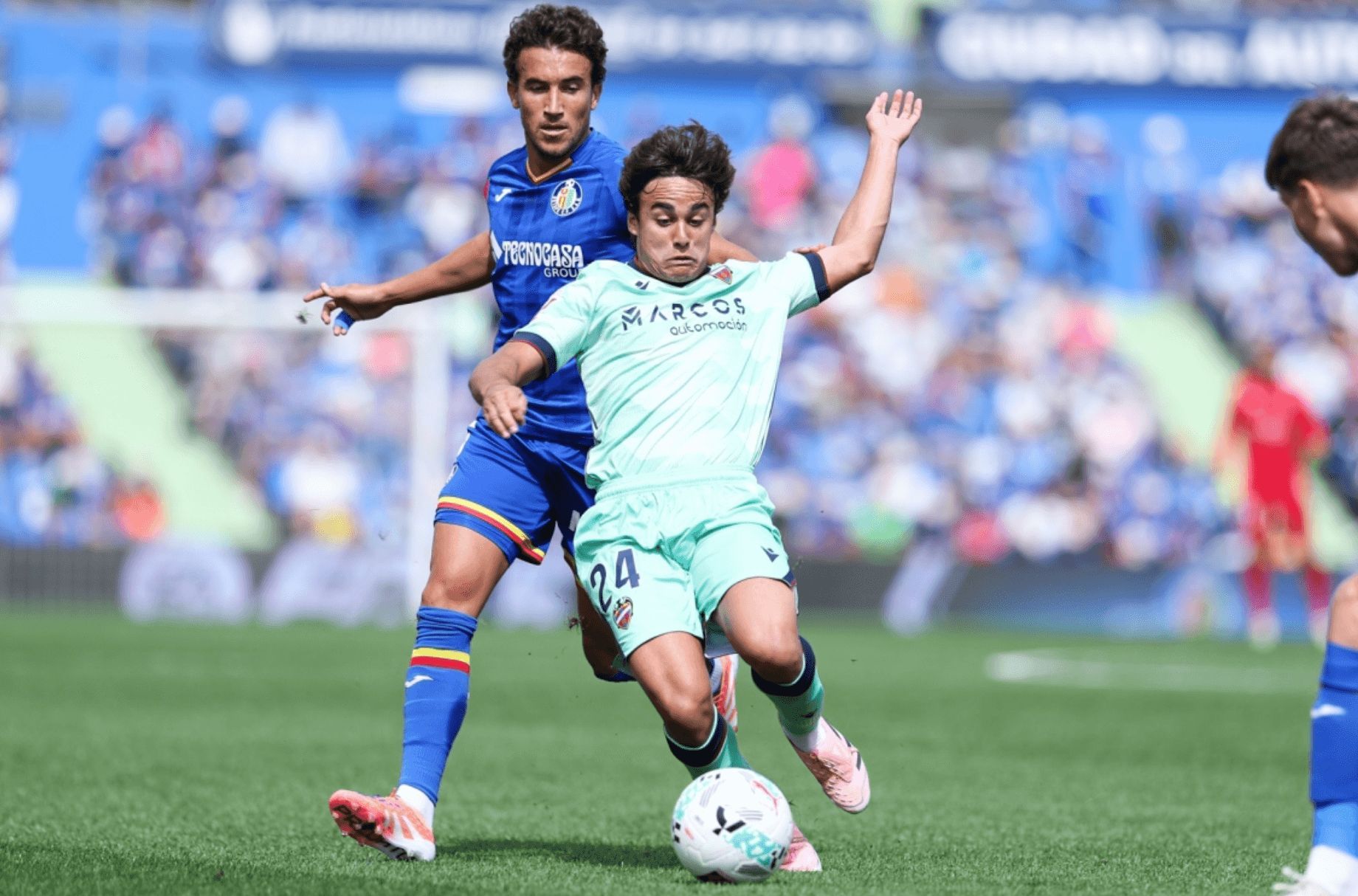 Carlos Álvarez ante Luis Milla (Foto: Europa Press)
