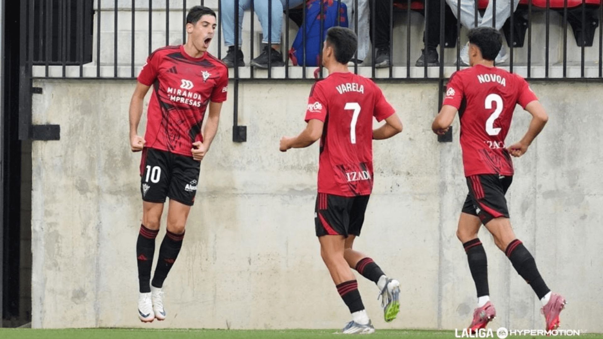  Carlos Fernández celebra un gol en el Andorra-Mirandés.