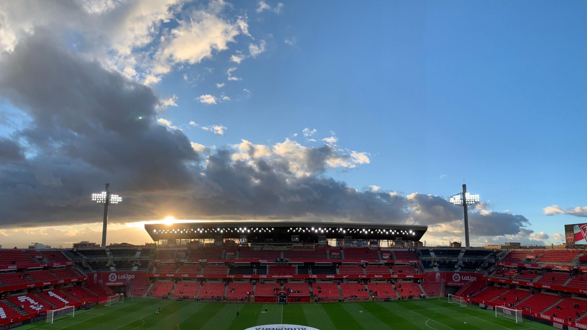  Estadio Nuevo Los Cármenes, escenario del encuentro.