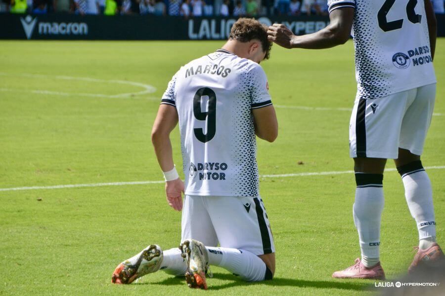  Marcos Fernández, celebrando su gol ante el Zaragoza.